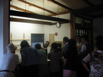 ����l�̂��b�𕷂��܂�